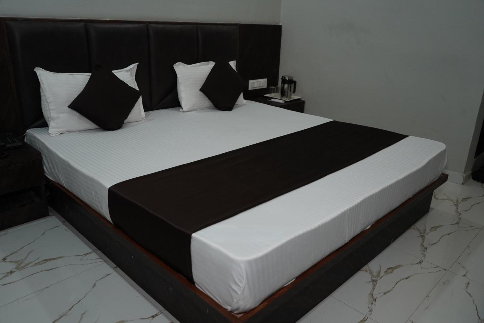 Hotel Pr Villa Γκαντχιναγκάρ Εξωτερικό φωτογραφία